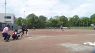 Am Muttertag traten bei noch leicht zu kühlen Temperaturen, aber trockenem Wetter die ETV Hamburg Knights zu ihren ersten Heimspielen auf dem Softballplatz an der...